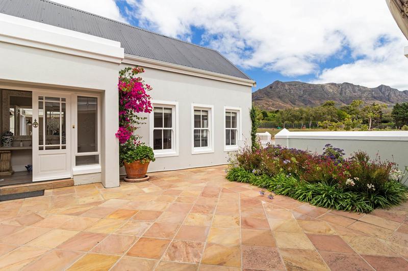 To Let 4 Bedroom Property for Rent in Steenberg Estate Western Cape